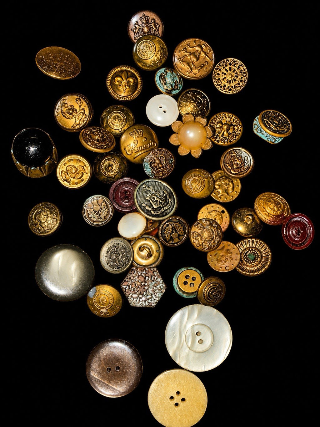 Vintage Antique Button Lot 48 Victorian Brass Metal Pearl Canada Mixed Buttons — image 3