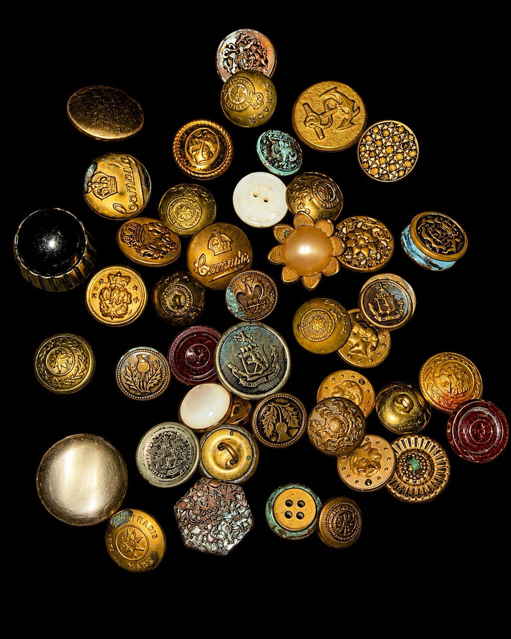 Vintage Antique Button Lot 48 Victorian Brass Metal Pearl Canada Mixed Buttons — image 2